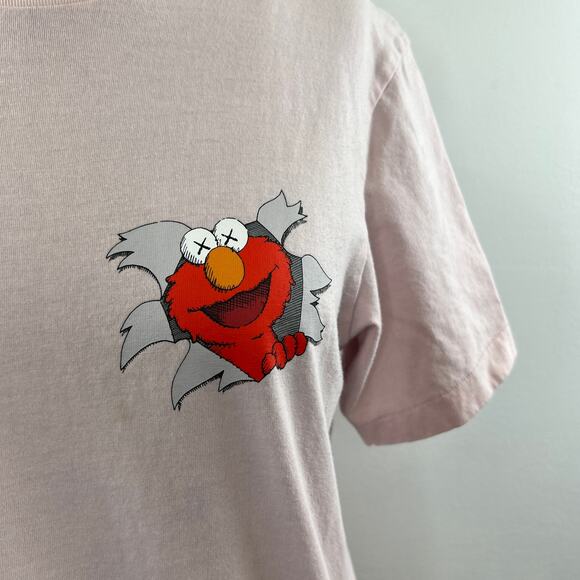KAWS x Uniqlo x Sesame Street Pink Short Sleeve Crew Elmo Graphic Tee Shirt S - Picture 2 of 11